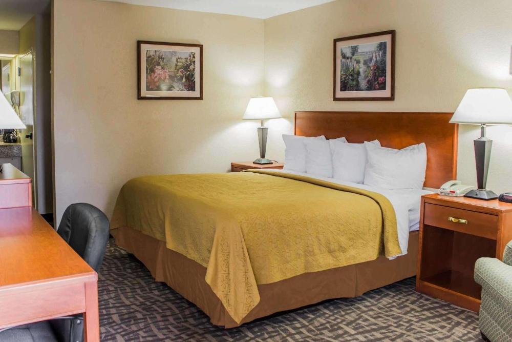 King Room with Tub - Disability Access/Non Smoking interior
