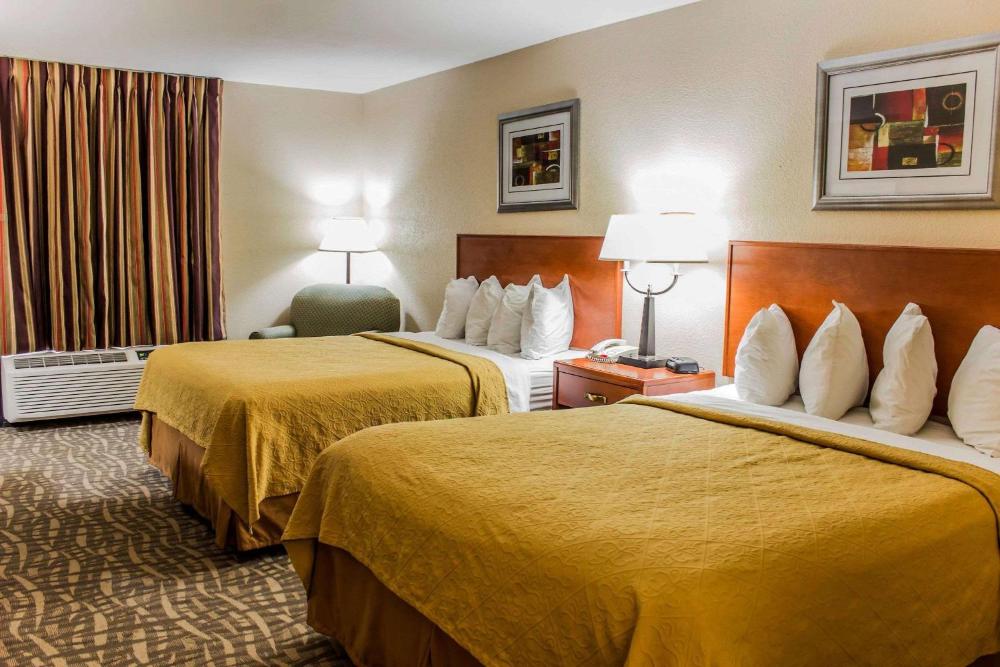 Quadruple Room with Two Queen Beds - Non Smoking  interior